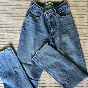 A&F Curve Love 90s Straight Ultra High Rise